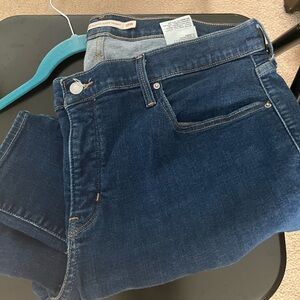 Women Levi jeans